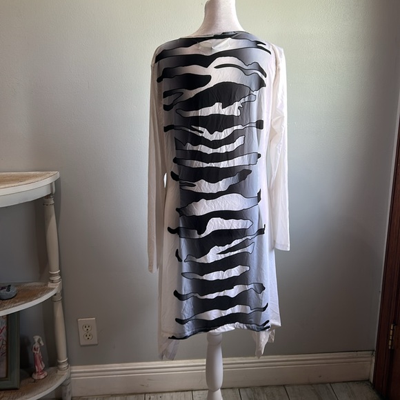 [Jamie Sadock] Black/White Long Sleeve “Sunsense” Dress - Size Medium - Picture 4 of 6